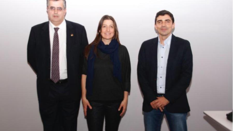 Camen Cillero, entre Pablo Ramil e Ramón Díaz, directores da súa tese de doutoramento Camen Cillero, entre Pablo Ramil e Ramón Díaz, directores da súa tese de doutoramento
