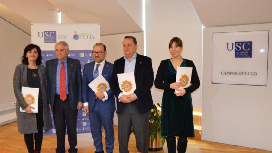 De esquerda a dereita, Montserrat Valcárcel, Álvaro Rodríguez, Antonio López, José Manuel Silva e Carlota López, tralo fallo do XIX Premio Aresa De esquerda a dereita, Montserrat Valcárcel, Álvaro Rodríguez, Antonio López, José Manuel Silva e Carlota López, tralo fallo do XIX Premio Aresa