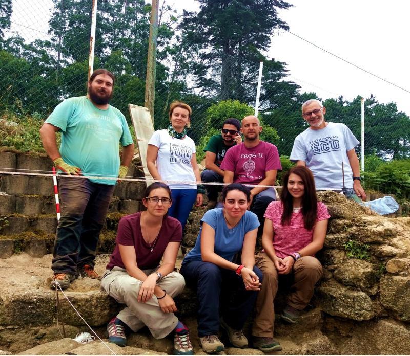 Investigadores de Vigo e Santiago descobren unha gran mostra de peixe de hai 1.700 anos e restos óseos de sete persoas en Adro Vello Investigadores de Vigo e Santiago descobren unha gran mostra de peixe de hai 1.700 anos e restos óseos de sete persoas en Adro Vello