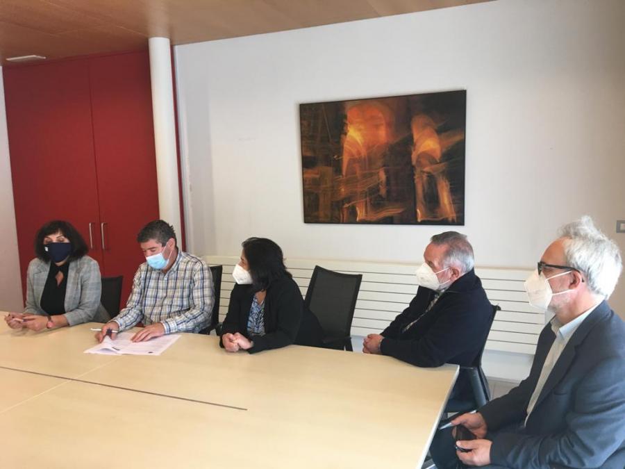 Valcárcel, á esquerda, con Alfredo Llano, Rosa Mosquera e Antonio Rigueiro, na presentación do convenio Valcárcel, á esquerda, con Alfredo Llano, Rosa Mosquera e Antonio Rigueiro, na presentación do convenio