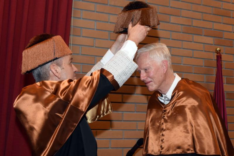 Klaus von Gadow, especialista en ecosistemas forestais, primeiro doutor honoris causa da USC a iniciativa do campus de Lugo Klaus von Gadow, especialista en ecosistemas forestais, primeiro doutor honoris causa da USC a iniciativa do campus de Lugo