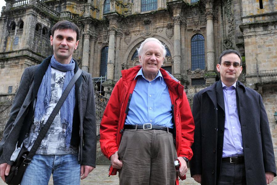 Jorge Mira, Sir Anthony James Leggett y Manuel Vázquez Ramallo Jorge Mira, Sir Anthony James Leggett y Manuel Vázquez Ramallo