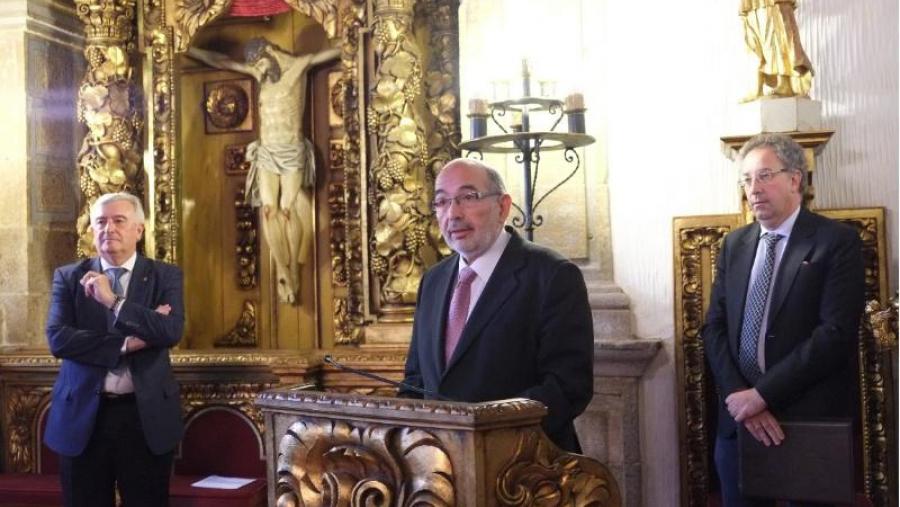 Francisco Durán reivindica os estudos humanísticos e sociais na súa toma de posesión como decano de Xeografía e Historia Francisco Durán reivindica os estudos humanísticos e sociais na súa toma de posesión como decano de Xeografía e Historia