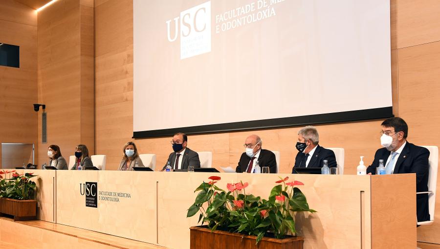 O acto estivo presidido polo reitor Antonio López. FOTO: Santi Alvite Festividade patrón de Medicina