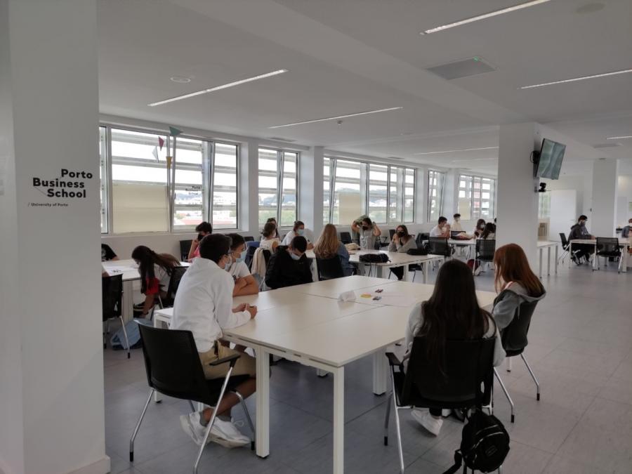Estudantes galegos e lusos nun dos talleres da Porto Business School Estudantes galegos e lusos nun dos talleres da Porto Business School