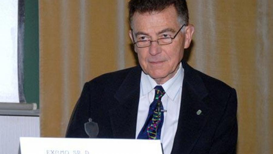 O investigador Francisco J. Ayala pronunciou este martes unha conferencia na Facultade de Farmacia O investigador Francisco J. Ayala pronunciou este martes unha conferencia na Facultade de Farmacia