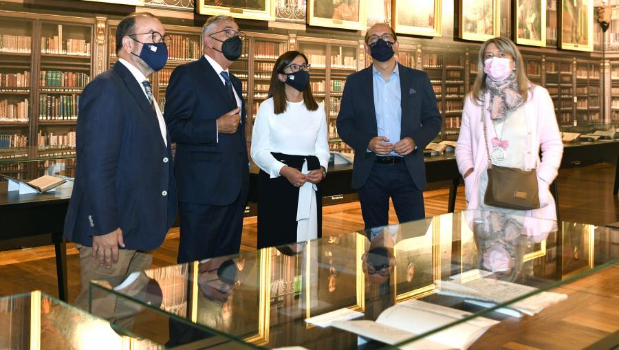 De esquerda a dereita, Antonio López, José Manuel García Iglesias, Mar Lorenzo, Anxo Lorenzo e Milagros Castro Sánchez. FOTO: Santi Alvite  A Minerva Compostelá. As súas glorias