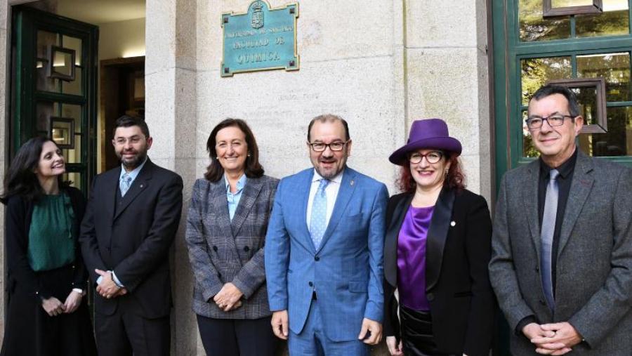 De esquerda a dereita, Elena López Lago, decana da Facultade de Física; Francisco Fraga López, decano da Facultade de Ciencias; Pilar Bermejo Barrera, decana da Facultade de Química; Antonio López,... De esquerda a dereita, Elena López Lago, decana da Facultade de Física; Francisco Fraga López, decano da Facultade de Ciencias; Pilar Bermejo Barrera, decana da Facultade de Química; Antonio López,...