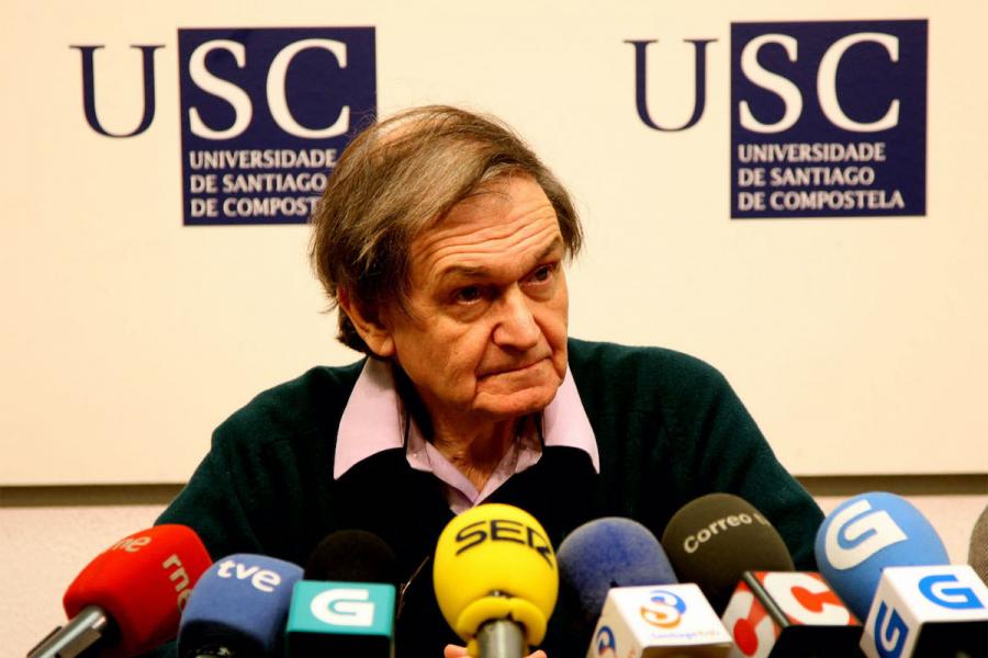 Sir Roger Penrose na rolda de prensa Sir Roger Penrose na rolda de prensa