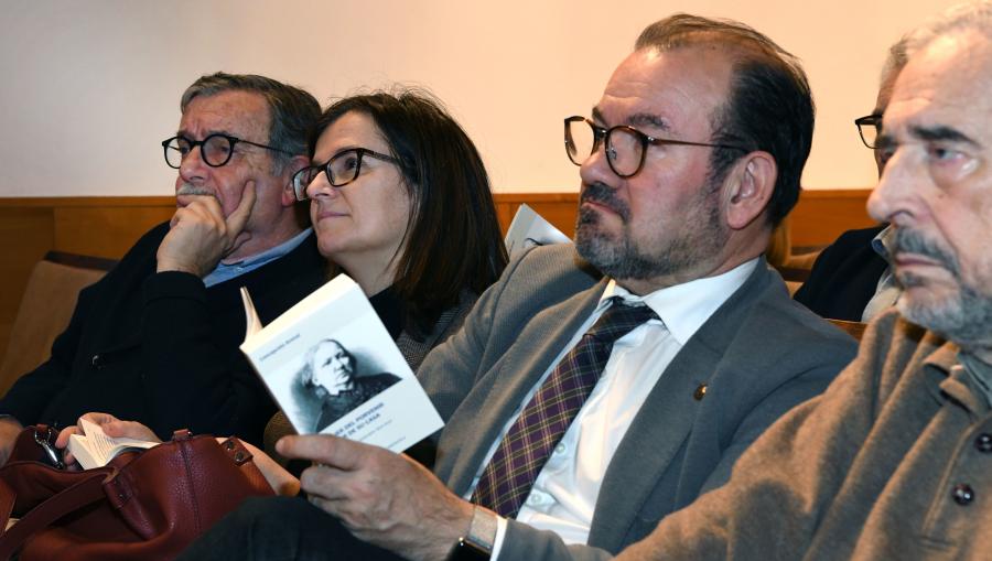 Ao acto tamén asistiron o reitor Antonio López e a vicerreitora de Comunicación Cultura e Servizos, Mar Lorenzo Moledo. FOTO: Santi Alvite Ao acto tamén asistiron o reitor Antonio López e a vicerreitora de Comunicación Cultura e Servizos, Mar Lorenzo Moledo. FOTO: Santi Alvite