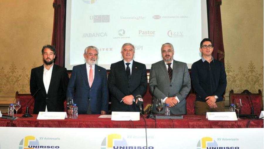 De esquerda a dereita Sergio Martínez, Darío Villanueva, Juan Viaño, Martín Rivas Antón e Víctor Álvarez. Foto: Santi Alvite De esquerda a dereita Sergio Martínez, Darío Villanueva, Juan Viaño, Martín Rivas Antón e Víctor Álvarez. Foto: Santi Alvite