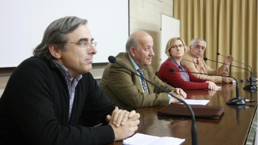 Filoloxía Románica homenaxea ao profesor Cristian Ionescu Pérez (segundo pola dereita) con motivo da súa xubilación. Foto: Servimav-USC Filoloxía Románica homenaxea ao profesor Cristian Ionescu Pérez (segundo pola dereita) con motivo da súa xubilación. Foto: Servimav-USC