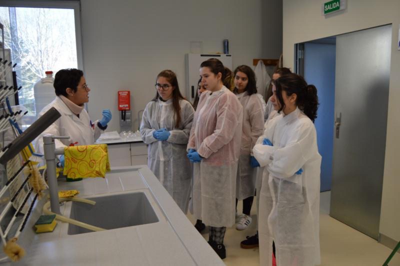 O ciclo ‘Ciencia para novos investigadores’ comeza na Facultade de Ciencias coa visita de alumnado do IES Ollos Grandes de Lugo O ciclo ‘Ciencia para novos investigadores’ comeza na Facultade de Ciencias coa visita de alumnado do IES Ollos Grandes de Lugo