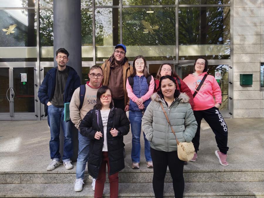 Foto de familia con todo o alumnado participante Foto de familia con todo o alumnado participante
