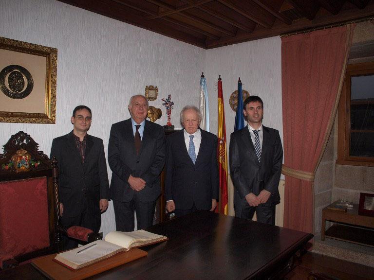 Manuel Vázquez Ramallo, Juan Casares, Sir Anthony James Leggett y Jorge Mira na Reitoría Manuel Vázquez Ramallo, Juan Casares, Sir Anthony James Leggett y Jorge Mira na Reitoría