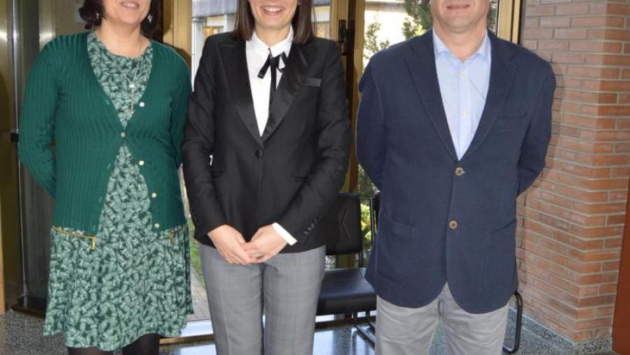 Tamara Arango López, entre Dolores Fernández e Manuel Ramiro Rodríguez, na EPSE Tamara Arango López, entre Dolores Fernández e Manuel Ramiro Rodríguez, na EPSE