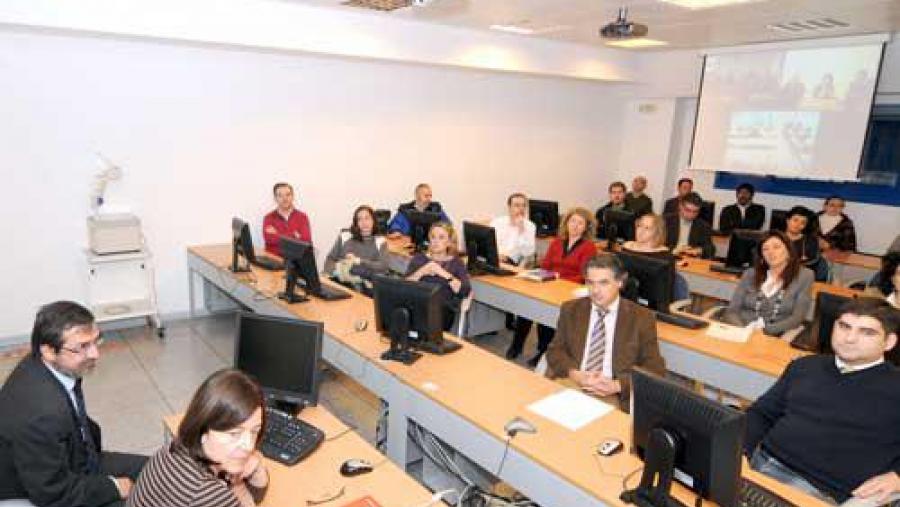 A conselleira reuniuse con alumnos e profesores dos graos e posgraos actualmente en marcha na Facultade de Matemáticas A conselleira reuniuse con alumnos e profesores dos graos e posgraos actualmente en marcha na Facultade de Matemáticas