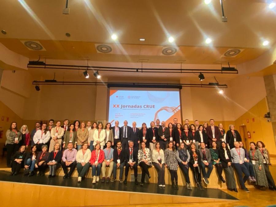 Foto de familia das persoas asistentes Foto de familia das persoas asistentes