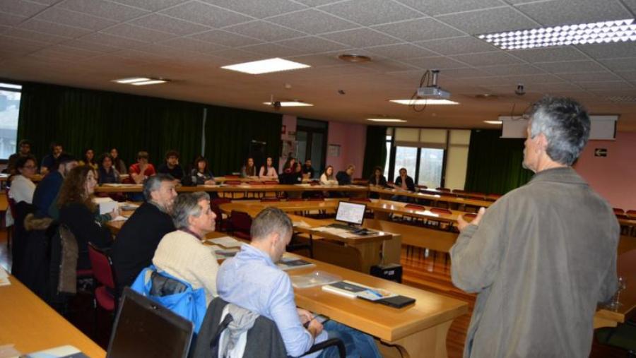 Paul André Van Damme, na súa intervención no marco da I Xornada da Mocidade Investigadora en Acuicultura Paul André Van Damme, na súa intervención no marco da I Xornada da Mocidade Investigadora en Acuicultura
