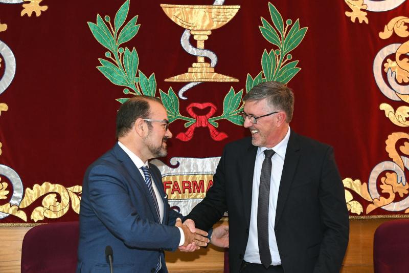 Francisco Otero Espinar toma posesión como decano de Farmacia, “un dos buques insignias das ciencias da saúde na USC” Francisco Otero Espinar toma posesión como decano de Farmacia, “un dos buques insignias das ciencias da saúde na USC”