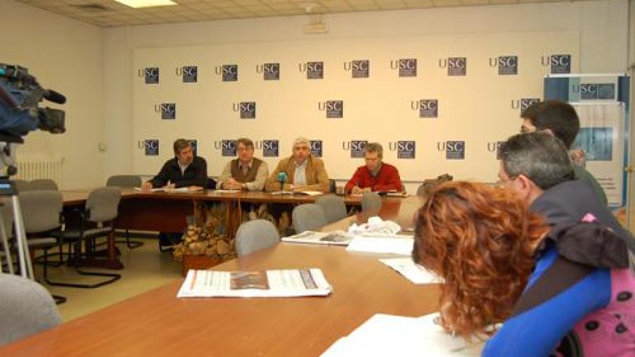 Manuel Jordán, Manuel Bermejo; o vicerreitor, Elias Torres, e Marcial Góndar presentaron o ámbito de traballo da Vicerreitoria de Cultura Manuel Jordán, Manuel Bermejo; o vicerreitor, Elias Torres, e Marcial Góndar presentaron o ámbito de traballo da Vicerreitoria de Cultura