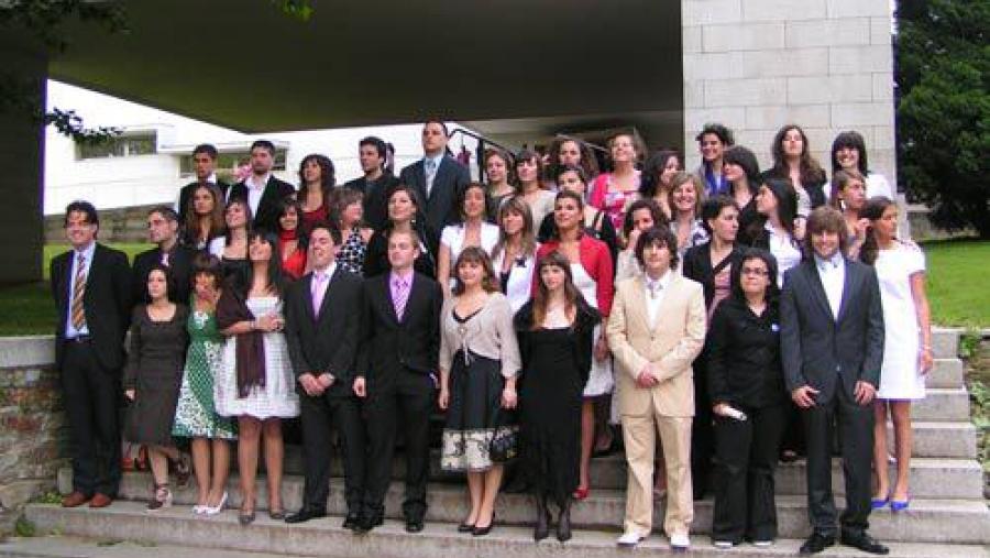 Os alumnos da primeira promoción de Comunicación Audiovisual celebraron o seu acto de licenciatura na Facultade de Ciencias da Comunicación Os alumnos da primeira promoción de Comunicación Audiovisual celebraron o seu acto de licenciatura na Facultade de Ciencias da Comunicación