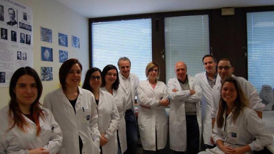 Jorge Blanco, cuarto pola dereita, cos membros do grupo de investigación Laboratorio de Referencia de 'Escherichia coli' da USC Jorge Blanco, cuarto pola dereita, cos membros do grupo de investigación Laboratorio de Referencia de 'Escherichia coli' da USC