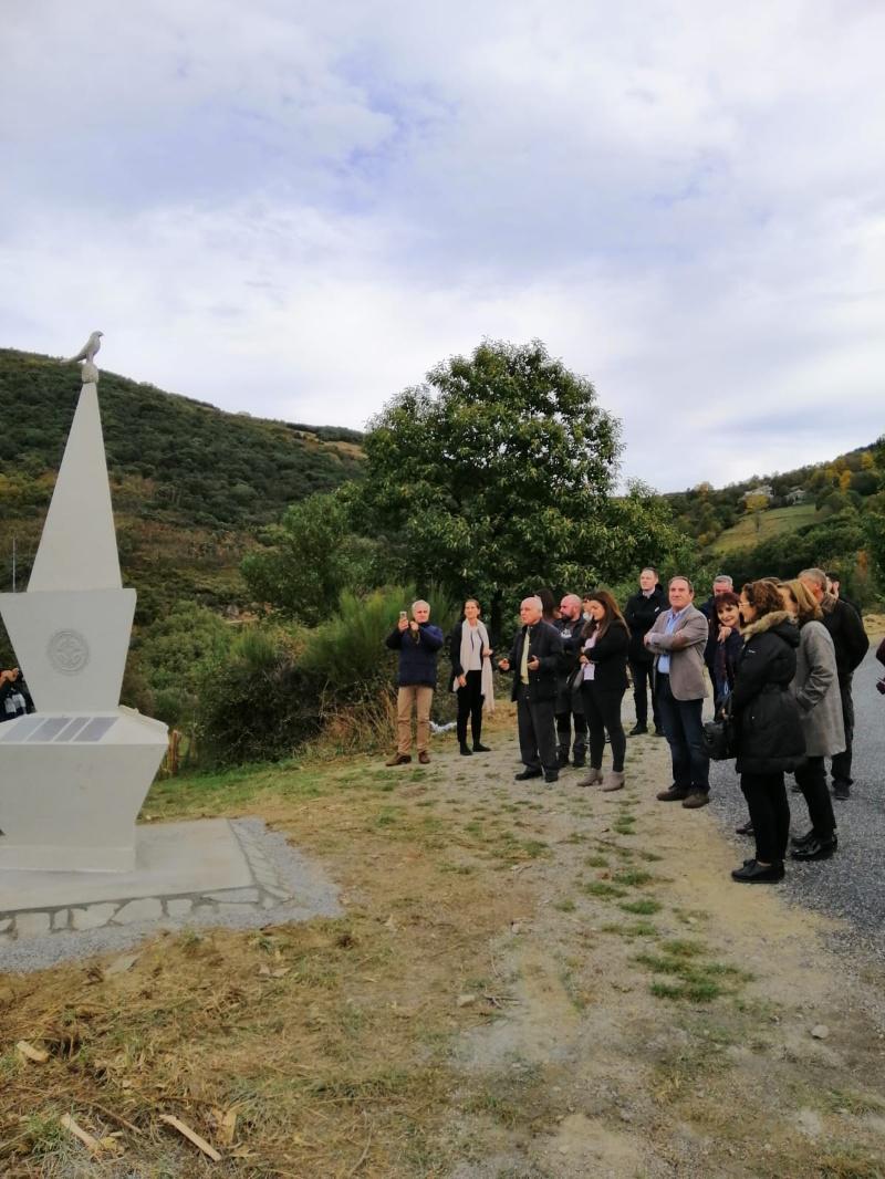 Un monólito lembra no Monte Cido do Courel a aparición da escritura en Galicia e a súa entrada na Historia Un monólito lembra no Monte Cido do Courel a aparición da escritura en Galicia e a súa entrada na Historia