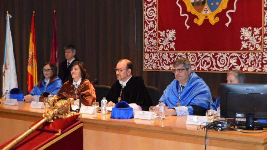 De esquerda a dereita, Otero, Valcárcel, López, Muñuzuri e Besteiro, na Facultade de Formación do Profesorado De esquerda a dereita, Otero, Valcárcel, López, Muñuzuri e Besteiro, na Facultade de Formación do Profesorado