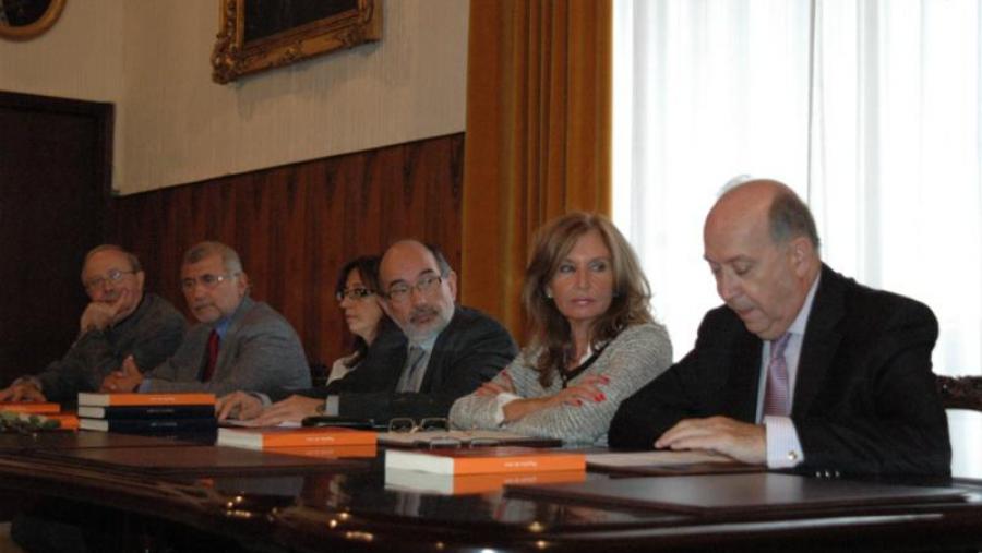 De esquerda a dereita, José Mª Folgar, Enrique Fernández Castiñeiras, Sabela Martín, Francisco Durán, Mª Carmen Rodriguez e Luis Hueso. Foto (Alfonso-Servimav) De esquerda a dereita, José Mª Folgar, Enrique Fernández Castiñeiras, Sabela Martín, Francisco Durán, Mª Carmen Rodriguez e Luis Hueso. Foto (Alfonso-Servimav)