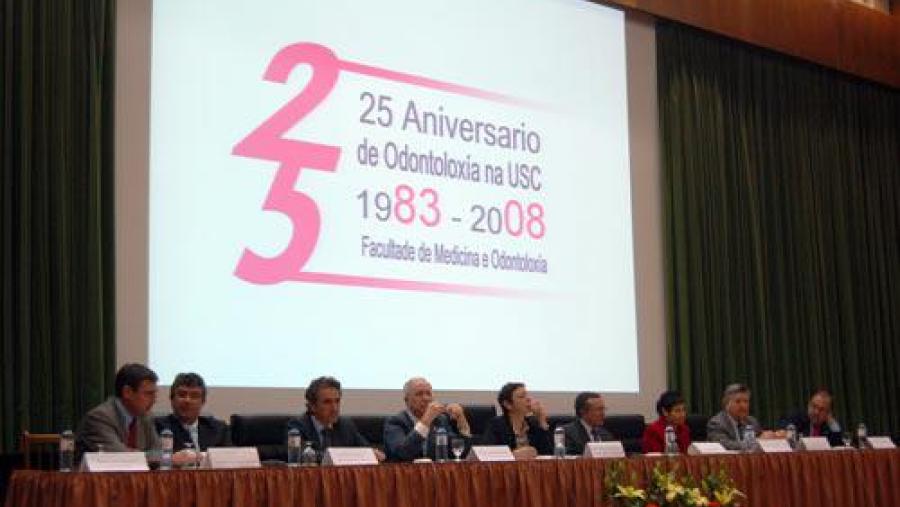 Comezaron na Facultade de Medicina os actos conmemorativos do 25 aniversario da Licenciatura en Odontoloxía Comezaron na Facultade de Medicina os actos conmemorativos do 25 aniversario da Licenciatura en Odontoloxía