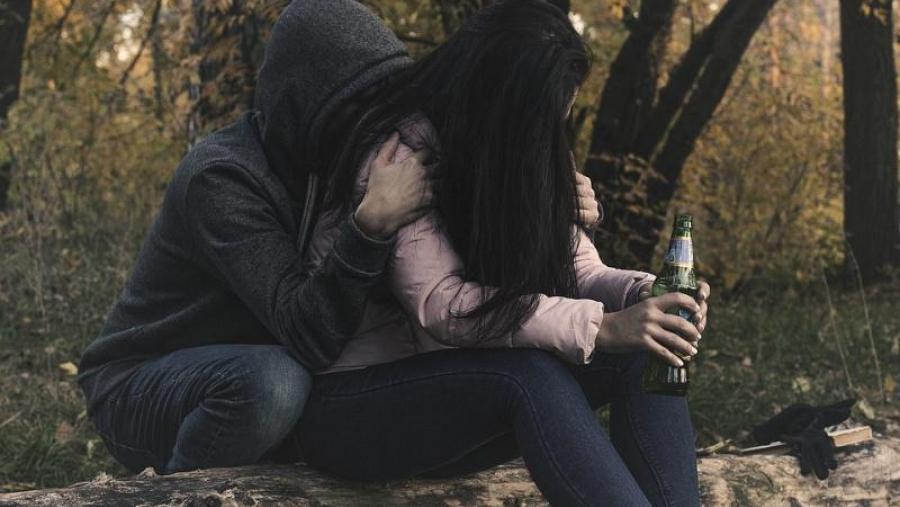 Estudan os factores asociados e as consecuencias do consumo intensivo de alcohol Estudan os factores asociados e as consecuencias do consumo intensivo de alcohol