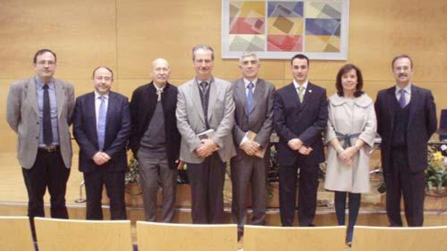 Diego Iribarren, terceiro pola dereita, acompañado dos directores de tese e dos membros do tribunal Diego Iribarren, terceiro pola dereita, acompañado dos directores de tese e dos membros do tribunal