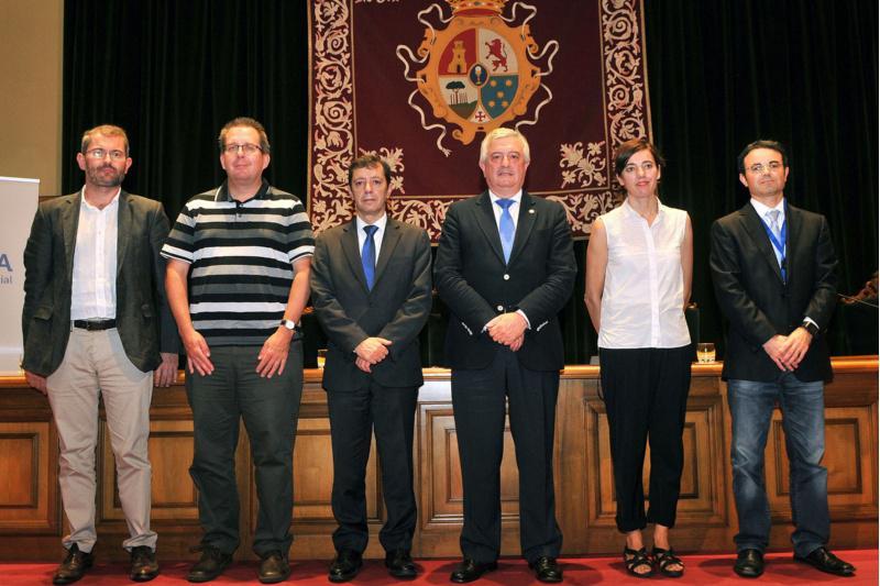A USC organiza un congreso internacional que revisa os últimos avances rexistrados polo experimento LHCb no acelerador de partículas do CERN A USC organiza un congreso internacional que revisa os últimos avances rexistrados polo experimento LHCb no acelerador de partículas do CERN