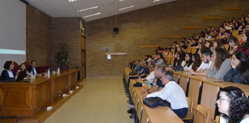 A Facultade de Ade abre o curso cunha conferencia aberta sobre empresa familiar a cargo da Ceo do grupo Adolfo Domínguez A Facultade de Ade abre o curso cunha conferencia aberta sobre empresa familiar a cargo da Ceo do grupo Adolfo Domínguez