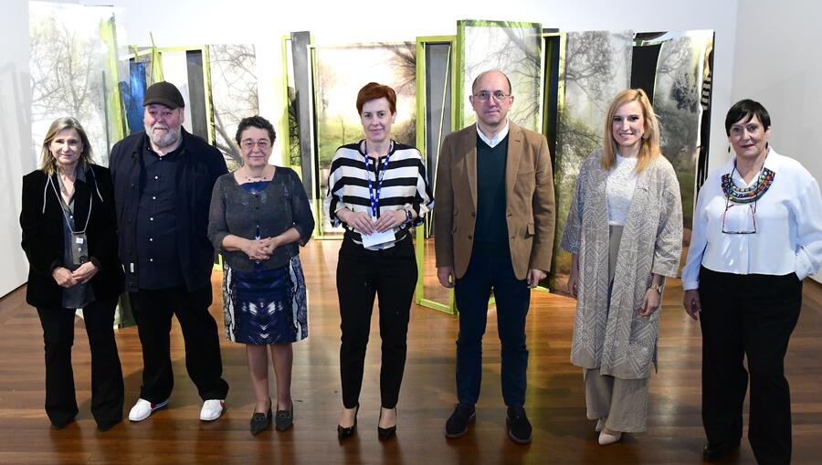 De esquerda a dereita, Consuelo Chacón, Jose Luis López Moral, Rosario Álvarez, Pilar Murias, Anxo Lorenzo, Paula Cabaleiro e Patricia Mateo. FOTO: Santi Alvite De esquerda a dereita, Consuelo Chacón, Jose Luis López Moral, Rosario Álvarez, Pilar Murias, Anxo Lorenzo, Paula Cabaleiro e Patricia Mateo. FOTO: Santi Alvite