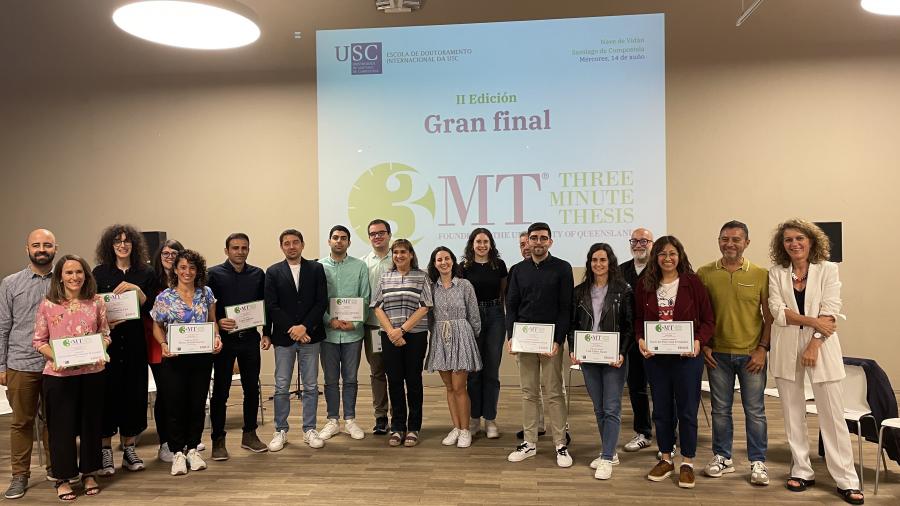 Foto de familia coas persoas participantes na fase final Foto de familia coas persoas participantes na fase final