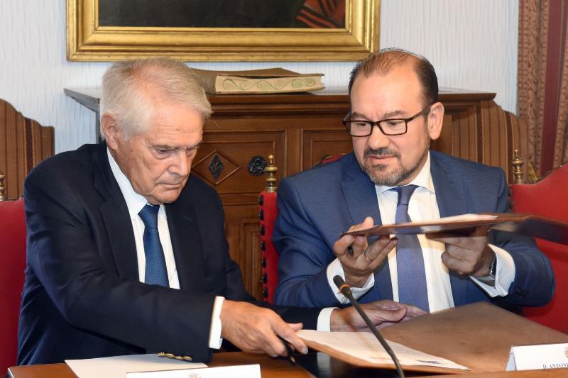 USC e Aresa asinan o convenio para a convocatoria da edición 2018 do Premio Aresa de Desenvolvemento Rural USC e Aresa asinan o convenio para a convocatoria da edición 2018 do Premio Aresa de Desenvolvemento Rural