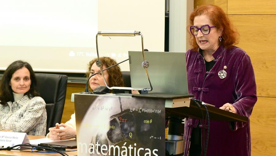 A decana Elena Vázquez Cendón durante a súa intervención no acto. FOTO: Santi Alvite A decana Elena Vázquez Cendón durante a súa intervención no acto. FOTO: Santi Alvite