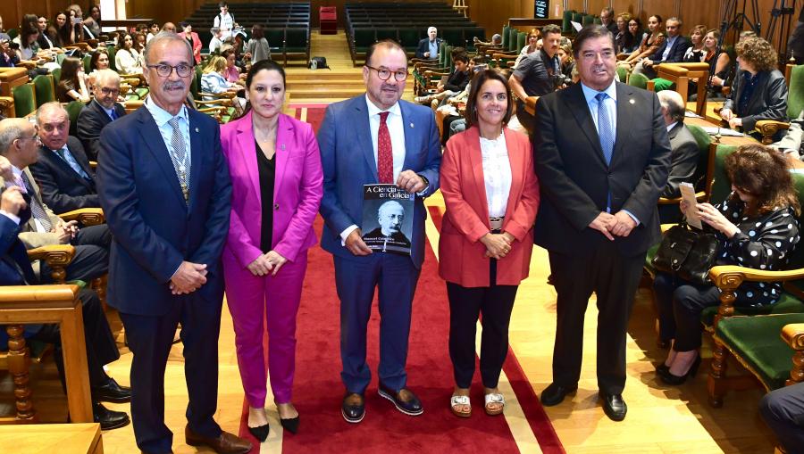 A entrega das medallas desenvolveuse no Colexio de Fonseca nun acto presidido polo reitor Antonio López e no que se rendeu tributo á figura do economista Manuel Colmeiro y Penido. FOTO: Santi Alvite A entrega das medallas desenvolveuse no Colexio de Fonseca nun acto presidido polo reitor Antonio López e no que se rendeu tributo á figura do economista Manuel Colmeiro y Penido. FOTO: Santi Alvite
