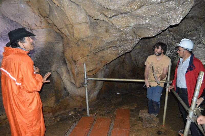 Cova Eirós revela a forma de vida dos neandertais no Paleolítico medio en Galicia e dá conta da súa complexidade tecnolóxica e pericia técnica Cova Eirós revela a forma de vida dos neandertais no Paleolítico medio en Galicia e dá conta da súa complexidade tecnolóxica e pericia técnica