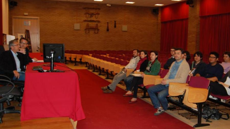 Merino, Bueno a asistentes á proxección do audiovisual sobre cambio climático Merino, Bueno a asistentes á proxección do audiovisual sobre cambio climático