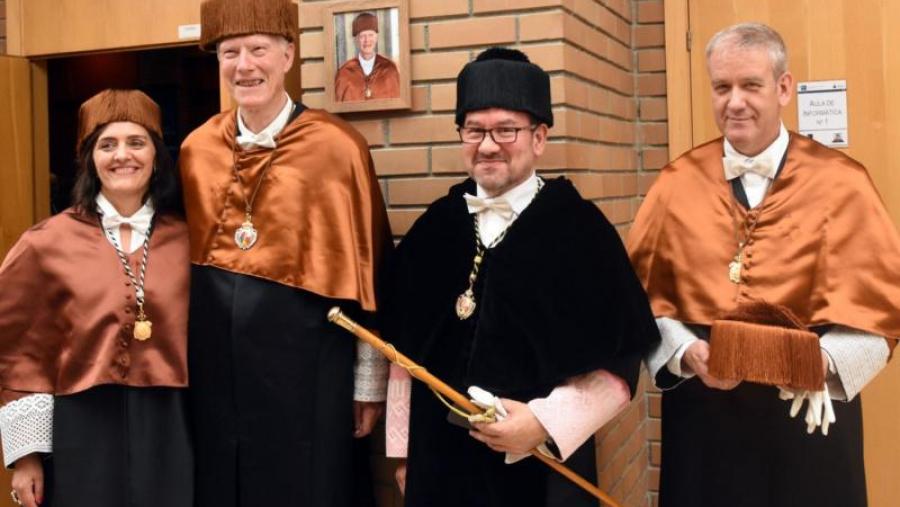Valcárcel, Von Gadow, López e Álvarez, trala sesión de investidura do novo doutor honoris causa pola USC, na EPS de Enxeñaría de Lugo. Foto: Santi Alvite Valcárcel, Von Gadow, López e Álvarez, trala sesión de investidura do novo doutor honoris causa pola USC, na EPS de Enxeñaría de Lugo. Foto: Santi Alvite