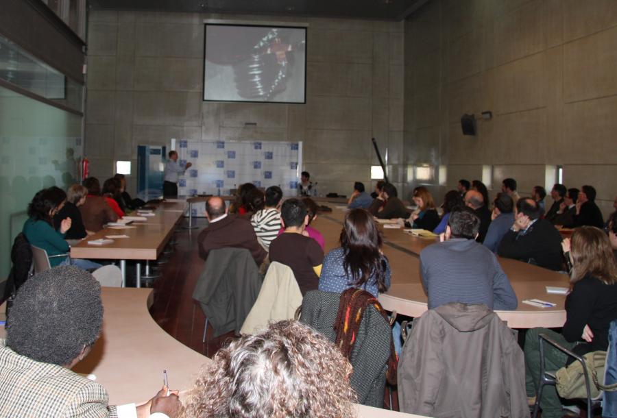 Momento del encuentro de Karl Barry Sharpless con investigadores Momento del encuentro de Karl Barry Sharpless con investigadores