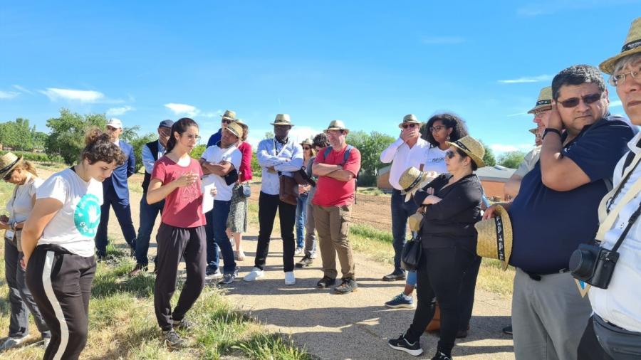 Visita á finca experimental ‘La Canaleja’ do INIA-CSIC en Alcalá de Henares e ao Centro de Recursos Fitoxenéticos (CRF), tamén pertencente ao INIA-CSIC e situado na mesma localidade Visita á finca experimental ‘La Canaleja’ do INIA-CSIC en Alcalá de Henares e ao Centro de Recursos Fitoxenéticos (CRF), tamén pertencente ao INIA-CSIC e situado na mesma localidade