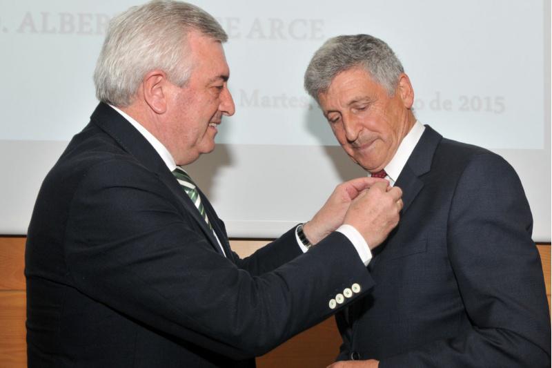 A USC recoñece o esforzo académico de Alberto Arce, o catedrático de Enxeñaría Química máis antigo das universidades españolas A USC recoñece o esforzo académico de Alberto Arce, o catedrático de Enxeñaría Química máis antigo das universidades españolas