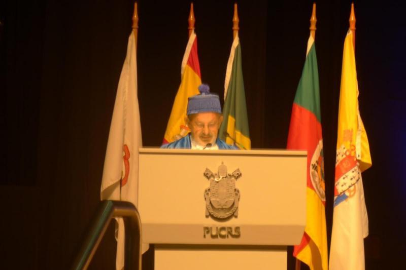 O profesor Miguel Zabalza, investido doutor honoris causa pola Pontifícia Universidade Católica do Rio Grande do Sul O profesor Miguel Zabalza, investido doutor honoris causa pola Pontifícia Universidade Católica do Rio Grande do Sul
