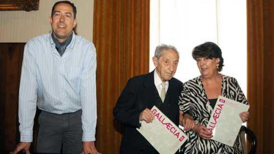 De esquerda a dereita, Ramón Fábregas, Isaac Díaz Pardo e Raquel Casal De esquerda a dereita, Ramón Fábregas, Isaac Díaz Pardo e Raquel Casal