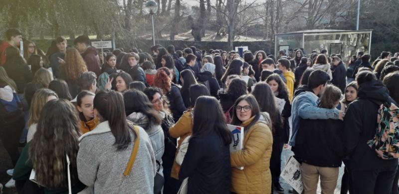 Máis de 3.500 estudantes de secundaria visitan esta semana o campus compostelán Máis de 3.500 estudantes de secundaria visitan esta semana o campus compostelán