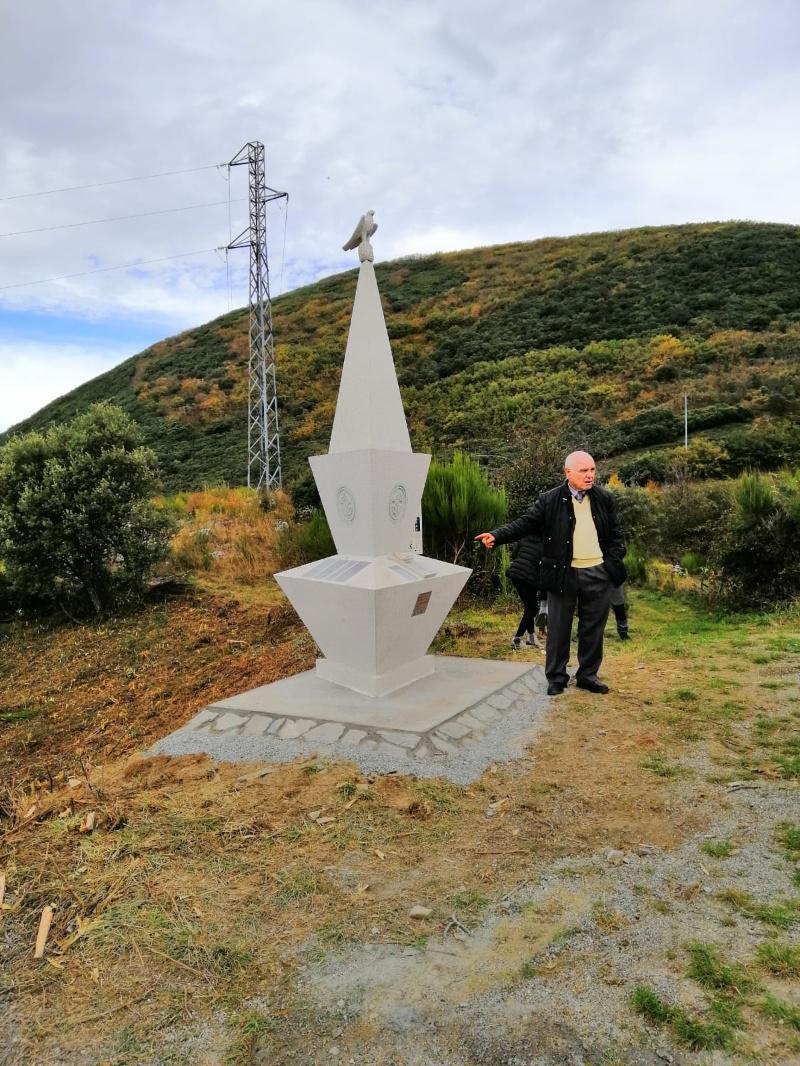 Un monólito lembra no Monte Cido do Courel a aparición da escritura en Galicia e a súa entrada na Historia Un monólito lembra no Monte Cido do Courel a aparición da escritura en Galicia e a súa entrada na Historia